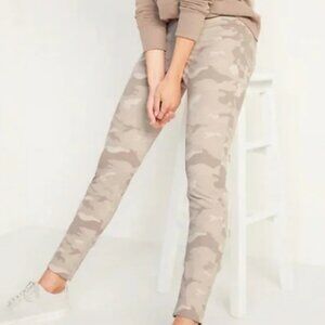 Old Navy High-Rise Pixie Ankle Camo Pants Size 0